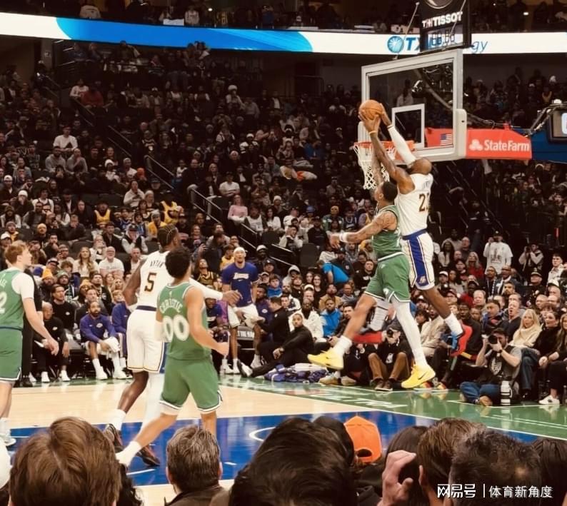 卧槽！手指都脱臼了，“咔嚓”一声硬控全场