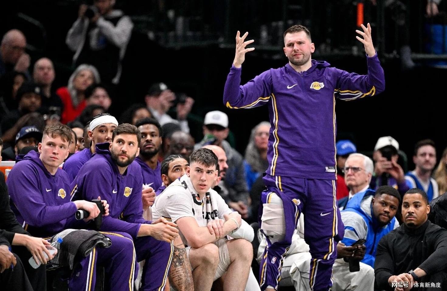 卧槽！手指都脱臼了，“咔嚓”一声硬控全场