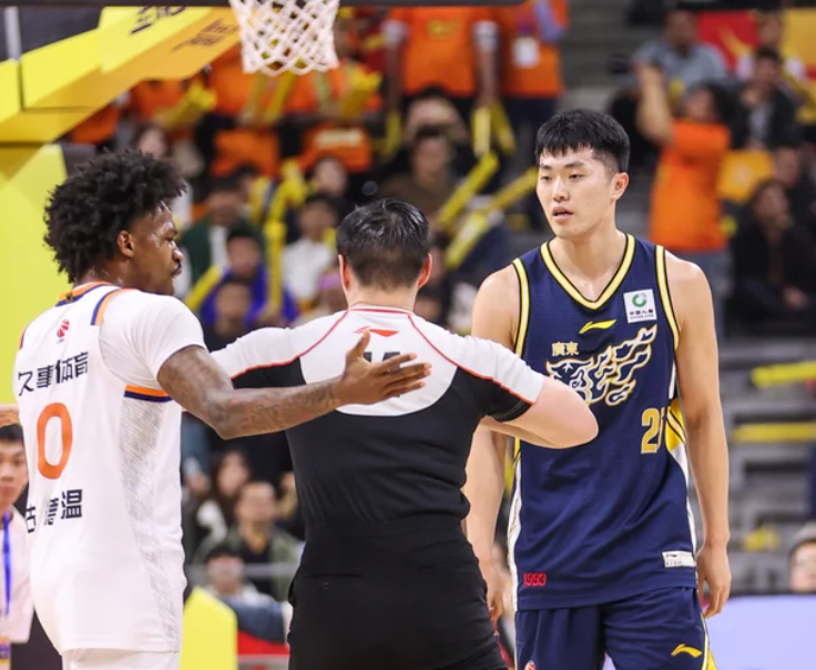 开云官网登录-21分钟得3分，场均1.7分1.1板，球迷：只要你上就知道杜锋不想赢